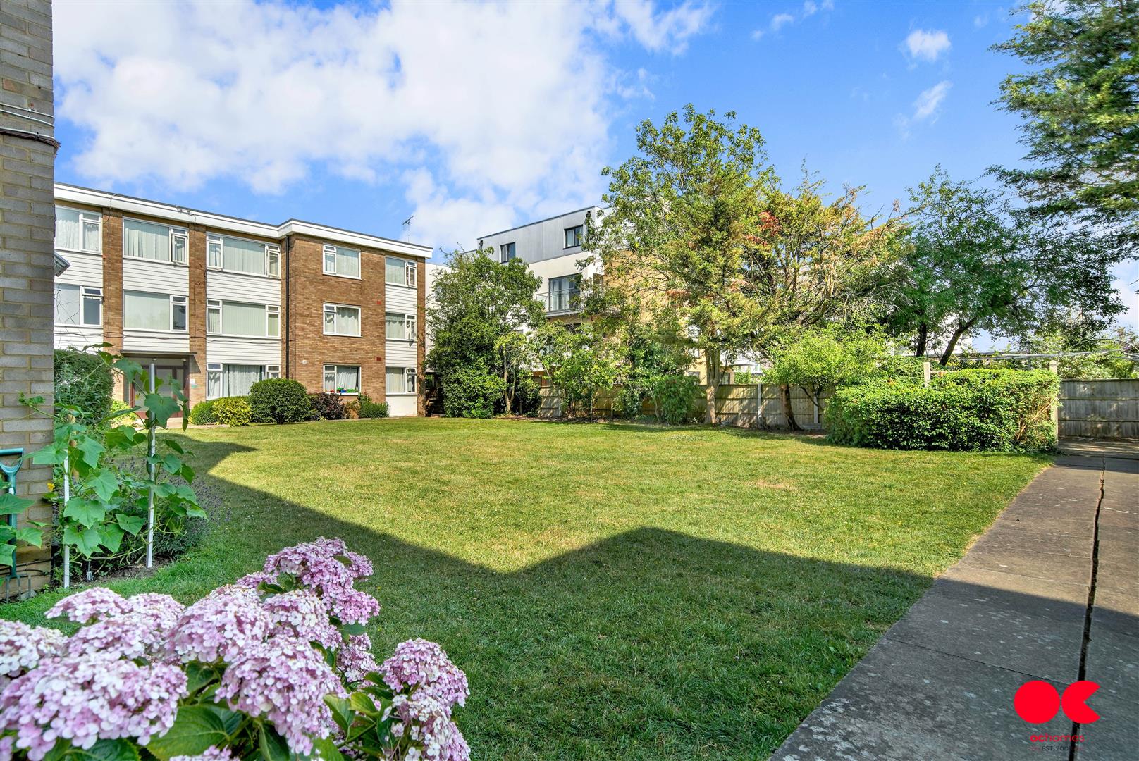 2 bed flat to rent in Ferguson Court, Romford  - Property Image 3