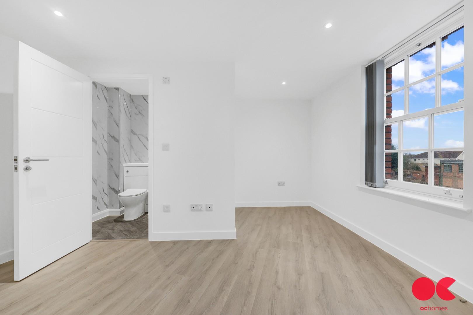 2 bed flat to rent in Spring Gardens, Romford  - Property Image 2