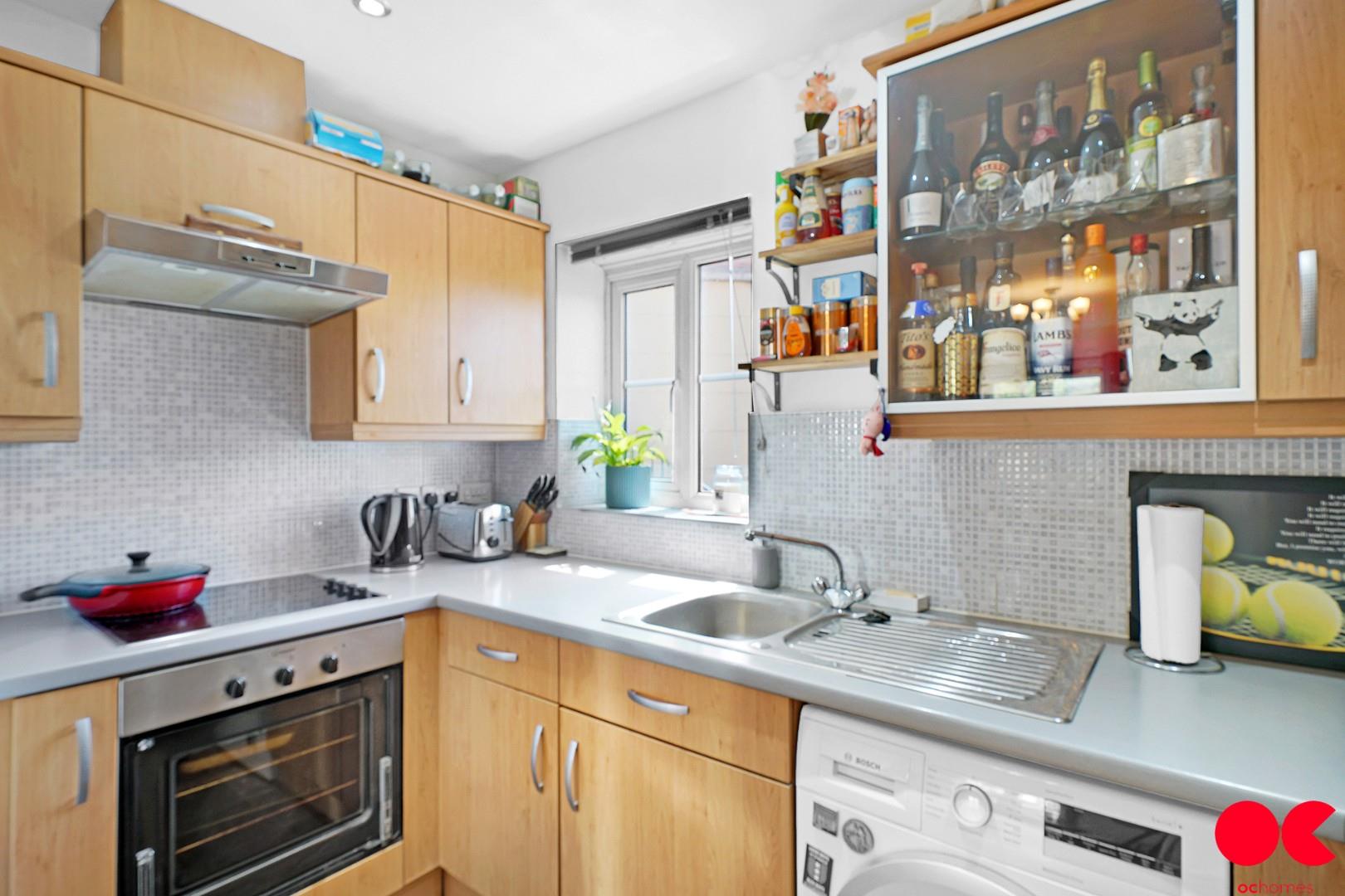 2 bed flat to rent in Coniston Avenue, Purfleet-On-Thames  - Property Image 3