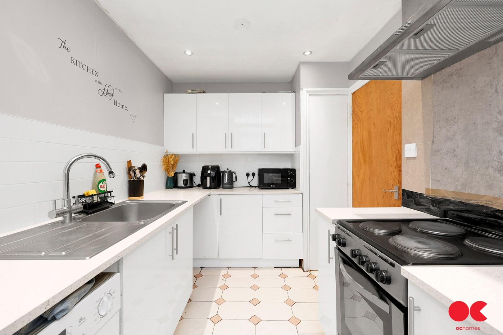 2 bed flat to rent in Giraud Street, Poplar  - Property Image 5
