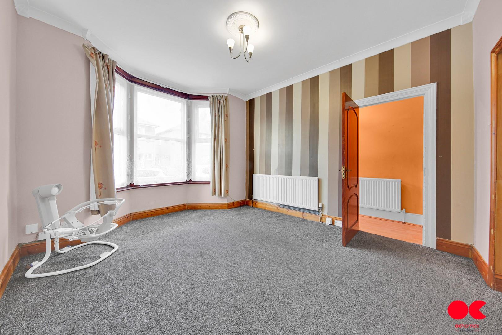 3 bed end of terrace house for sale in Chesterfield Road, Leyton  - Property Image 3