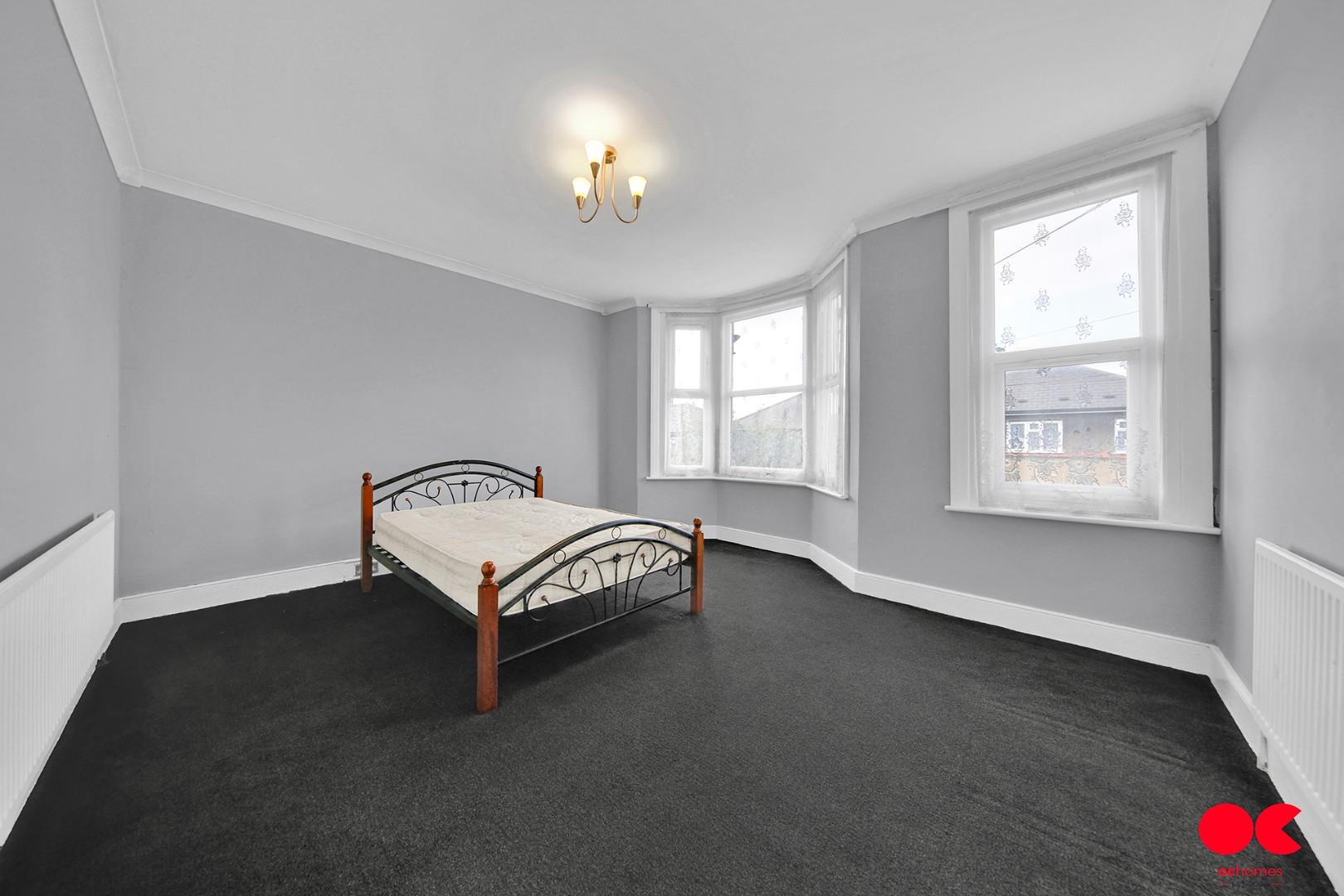 3 bed end of terrace house for sale in Chesterfield Road, Leyton  - Property Image 4