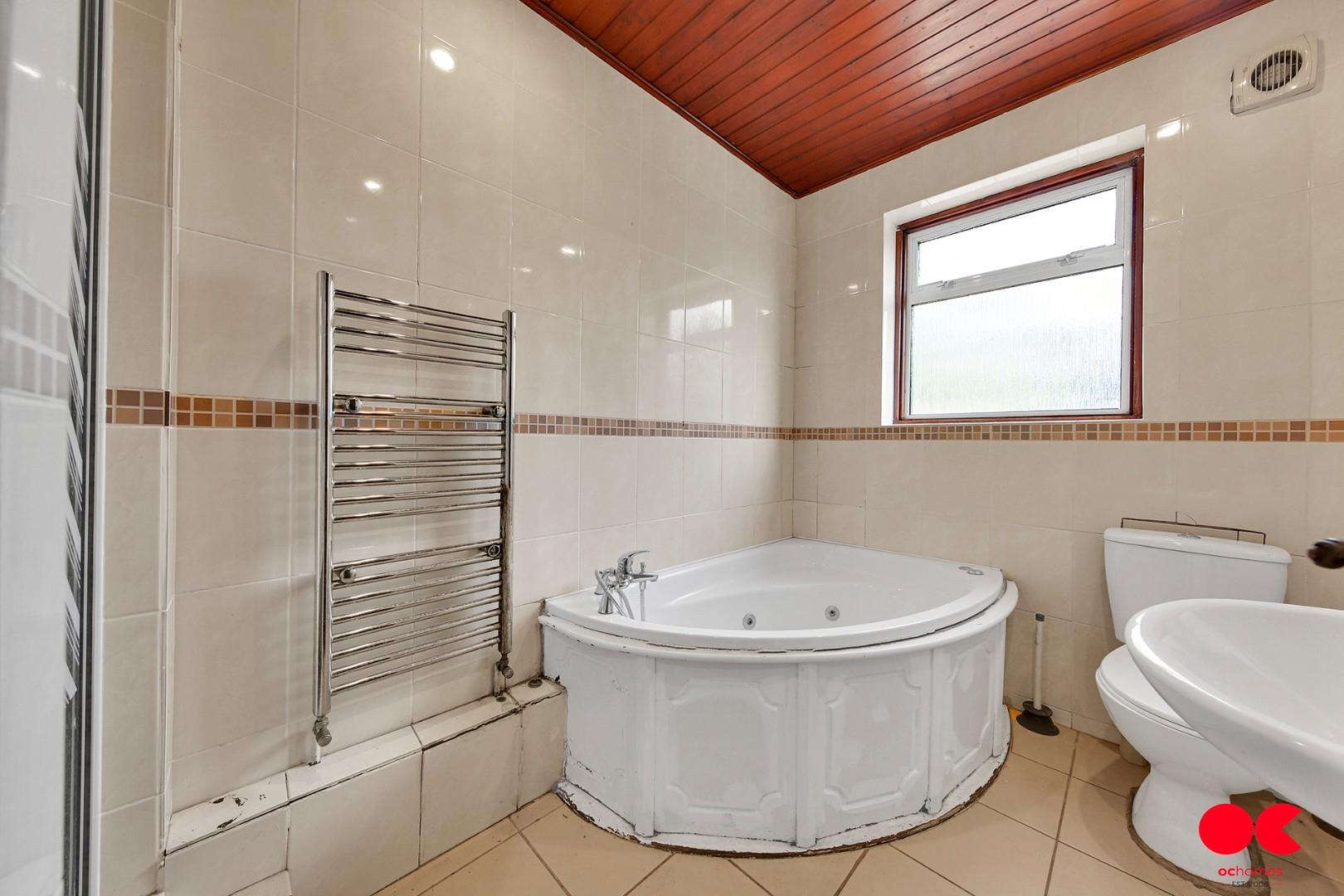 3 bed end of terrace house for sale in Chesterfield Road, Leyton  - Property Image 6