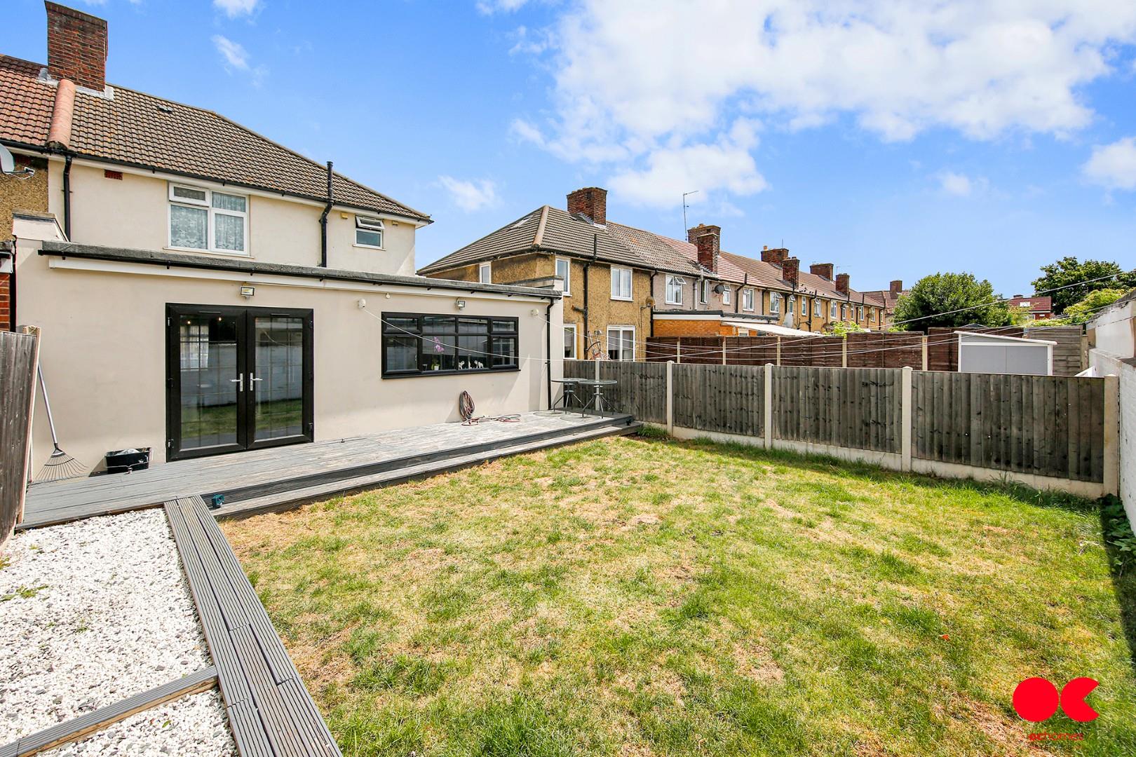3 bed end of terrace house for sale in Amesbury Road, Dagenham  - Property Image 4
