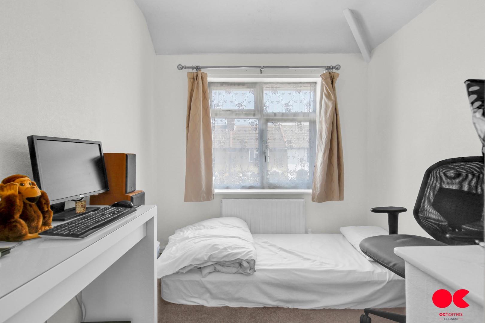 3 bed end of terrace house for sale in Amesbury Road, Dagenham  - Property Image 9