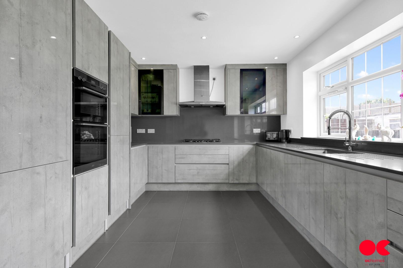 3 bed end of terrace house for sale in Amesbury Road, Dagenham  - Property Image 12