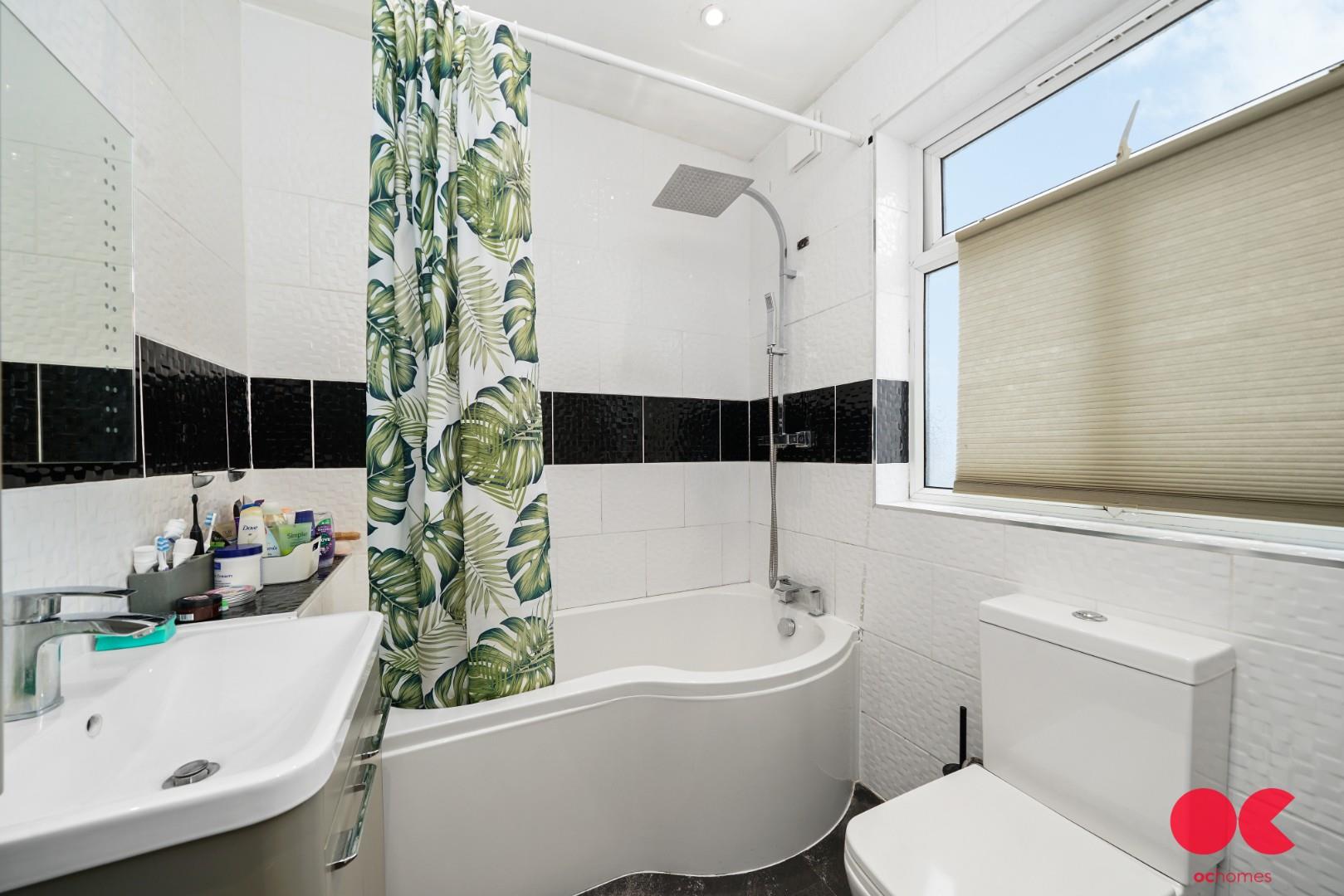 4 bed terraced house for sale in Widecombe Gardens, Redbridge  - Property Image 8