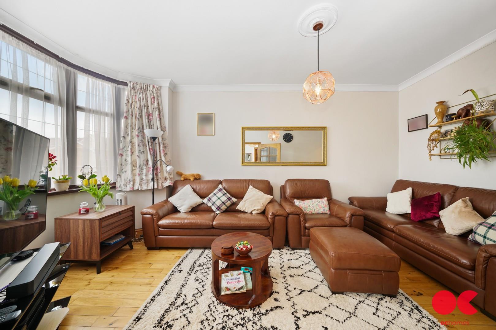 4 bed terraced house for sale in Widecombe Gardens, Redbridge  - Property Image 5