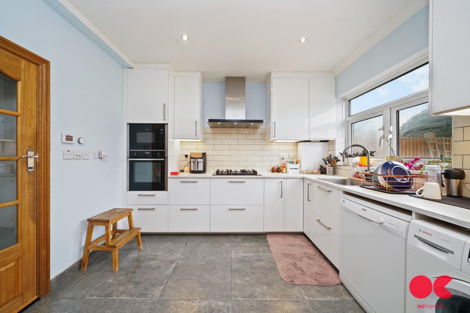 4 bed terraced house for sale in Widecombe Gardens, Redbridge  - Property Image 3