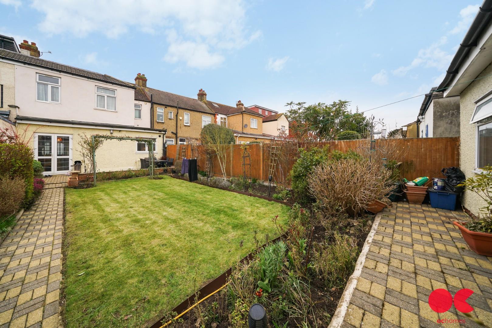 4 bed terraced house for sale in Widecombe Gardens, Redbridge  - Property Image 14