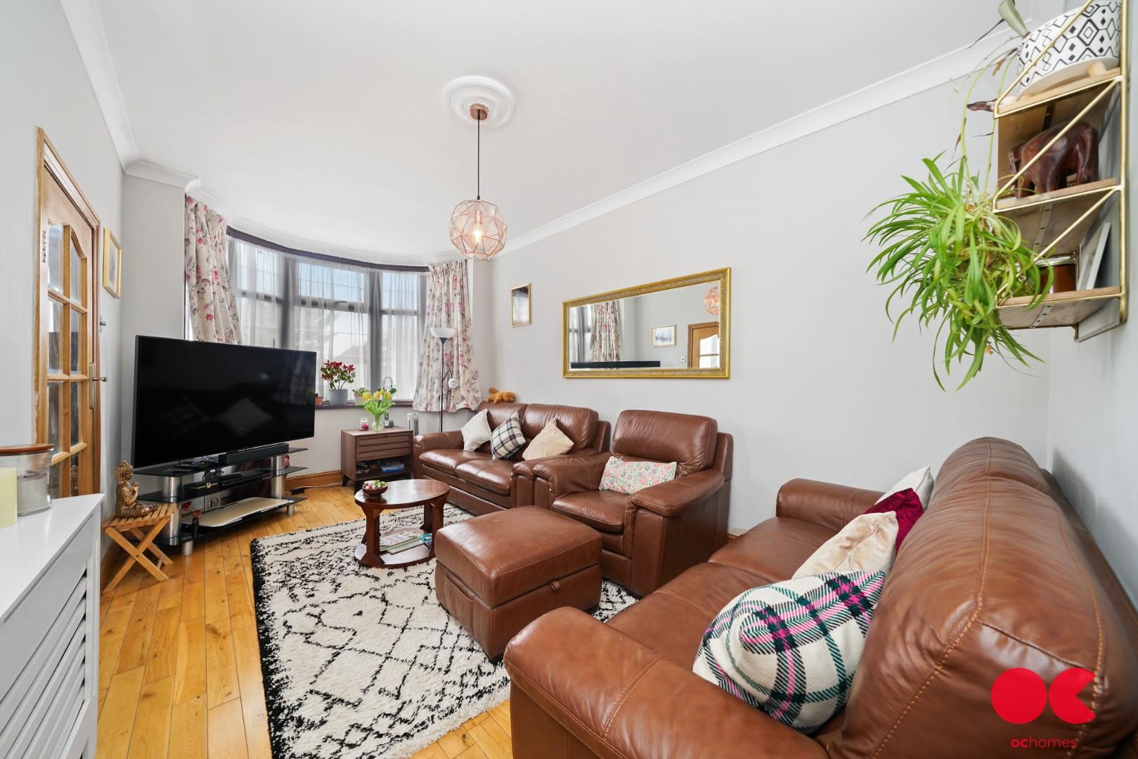 4 bed terraced house for sale in Widecombe Gardens, Redbridge  - Property Image 4