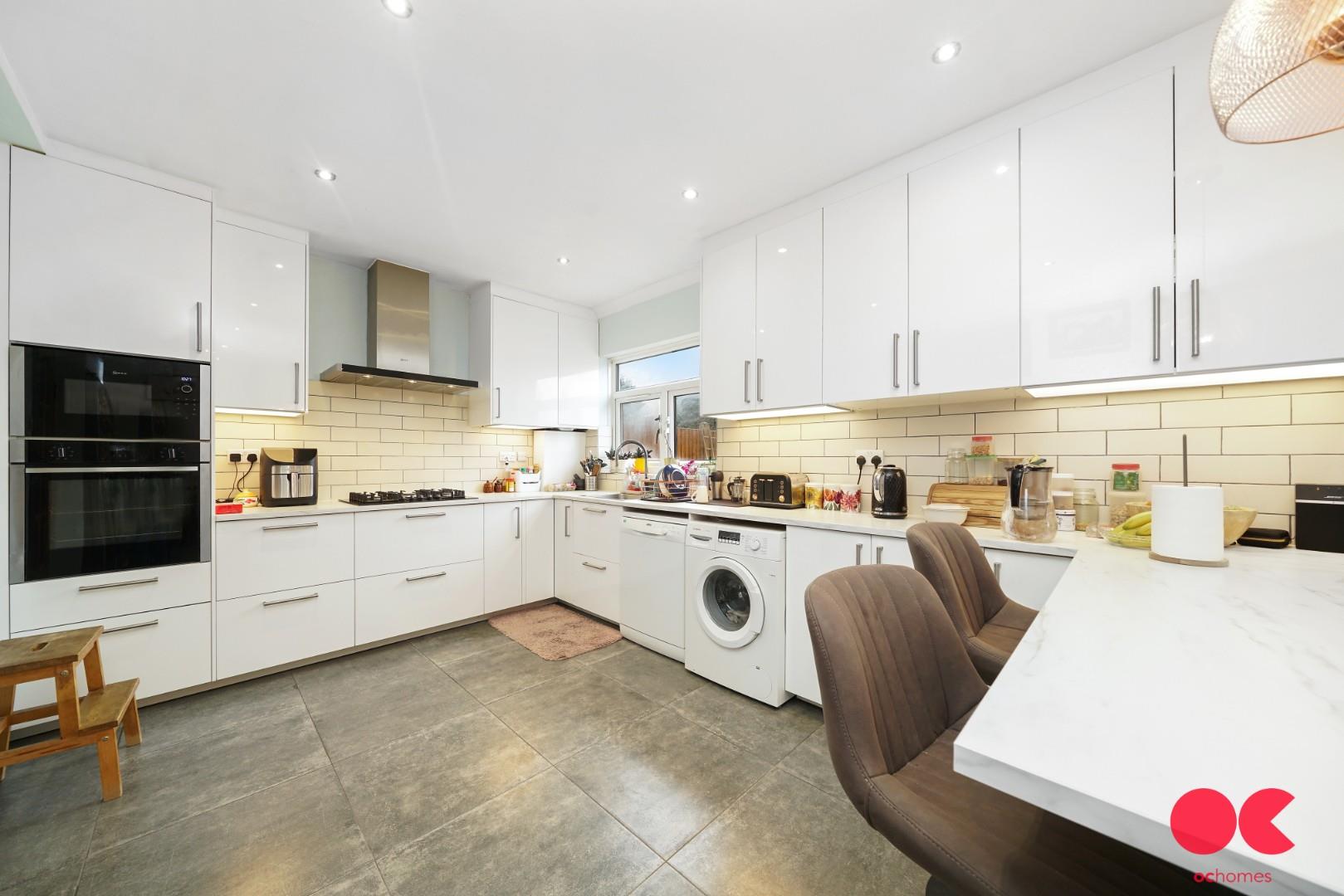 4 bed terraced house for sale in Widecombe Gardens, Redbridge  - Property Image 6