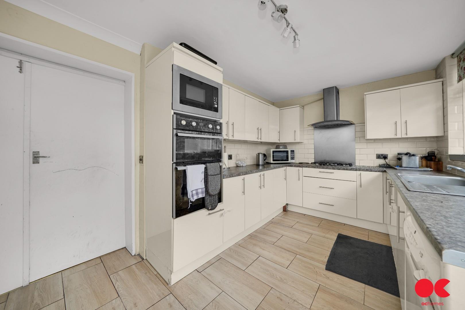 4 bed terraced house for sale in Mendip Road, Hornchurch  - Property Image 15