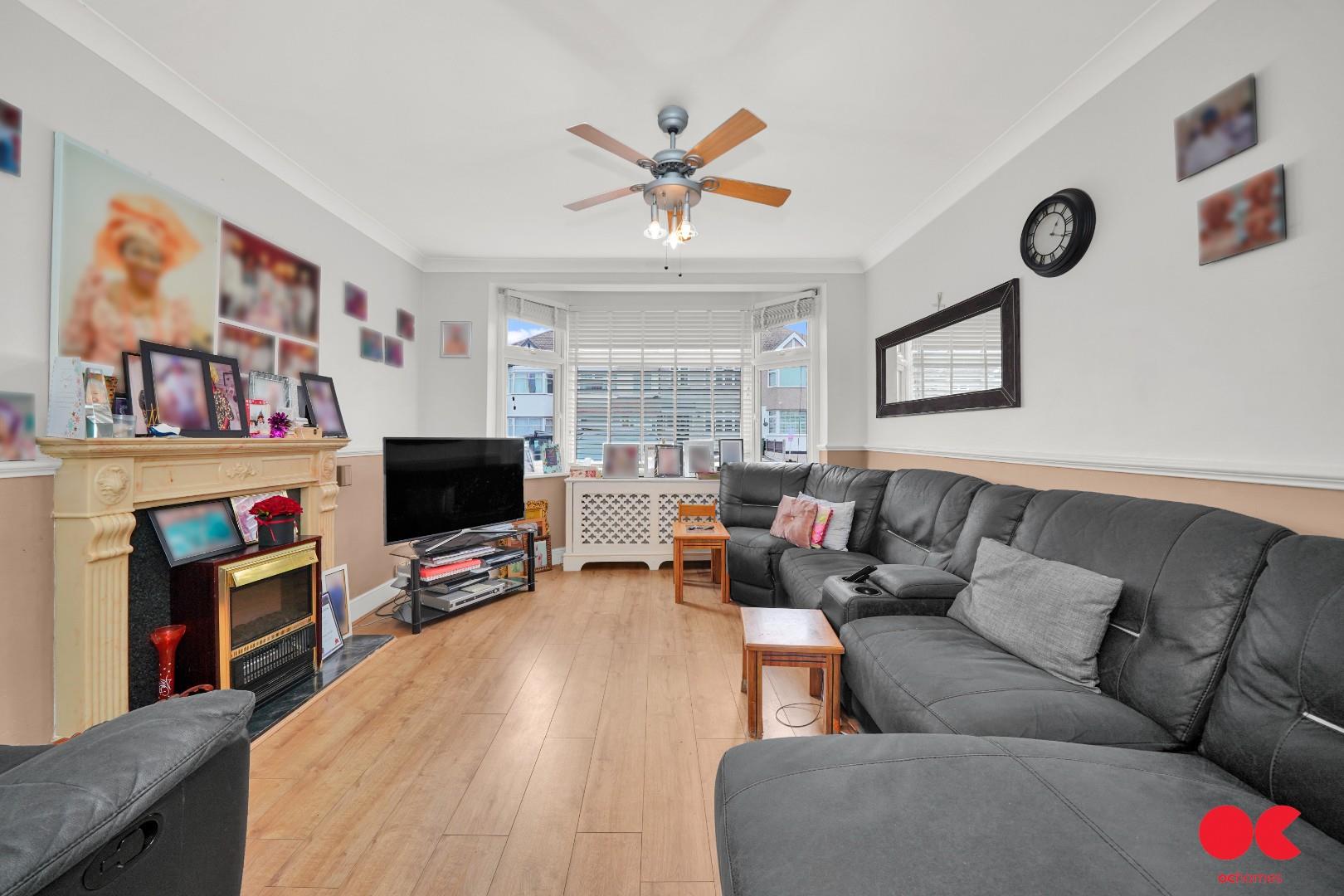 4 bed terraced house for sale in Mendip Road, Hornchurch  - Property Image 5