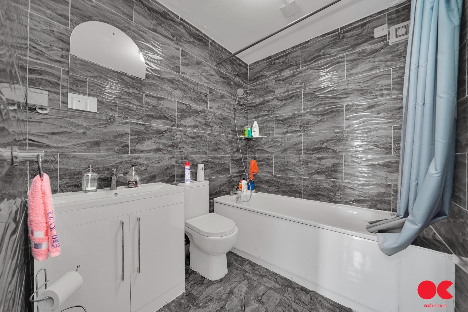 4 bed terraced house for sale in Mendip Road, Hornchurch  - Property Image 6