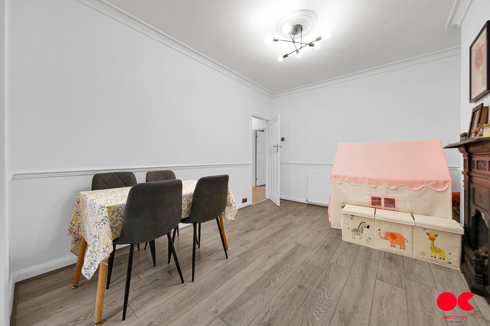 3 bed semi-detached bungalow for sale in Stafford Avenue, Hornchurch  - Property Image 12