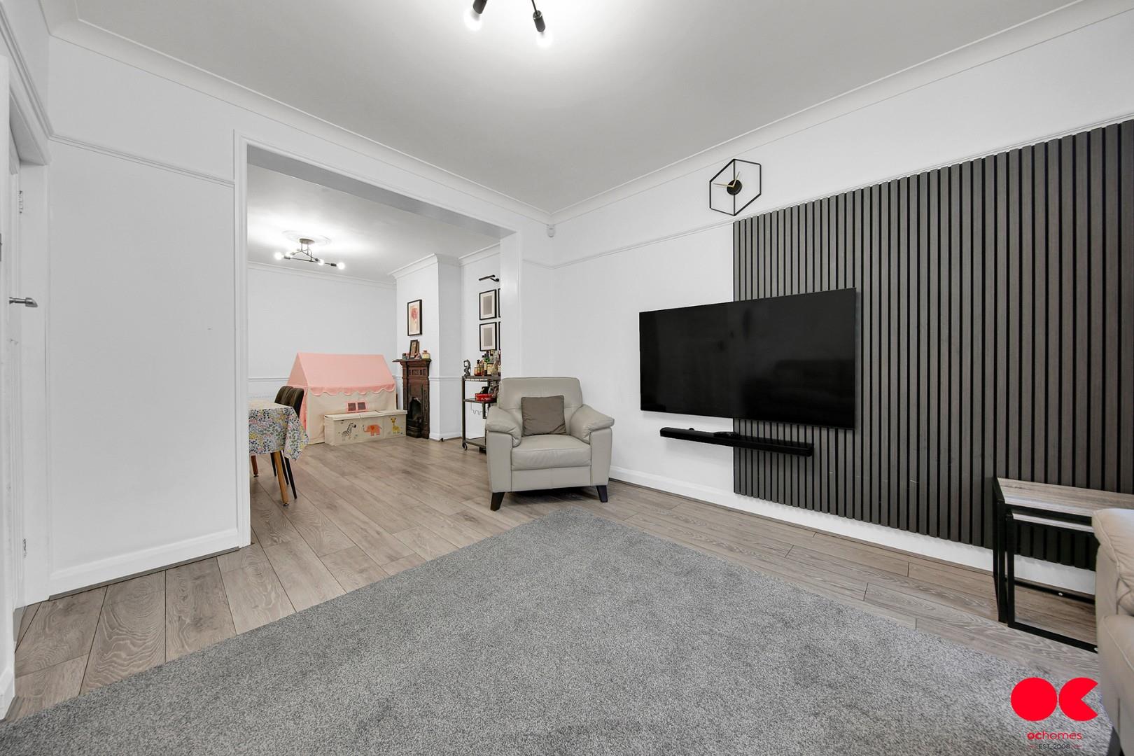 3 bed semi-detached bungalow for sale in Stafford Avenue, Hornchurch  - Property Image 10