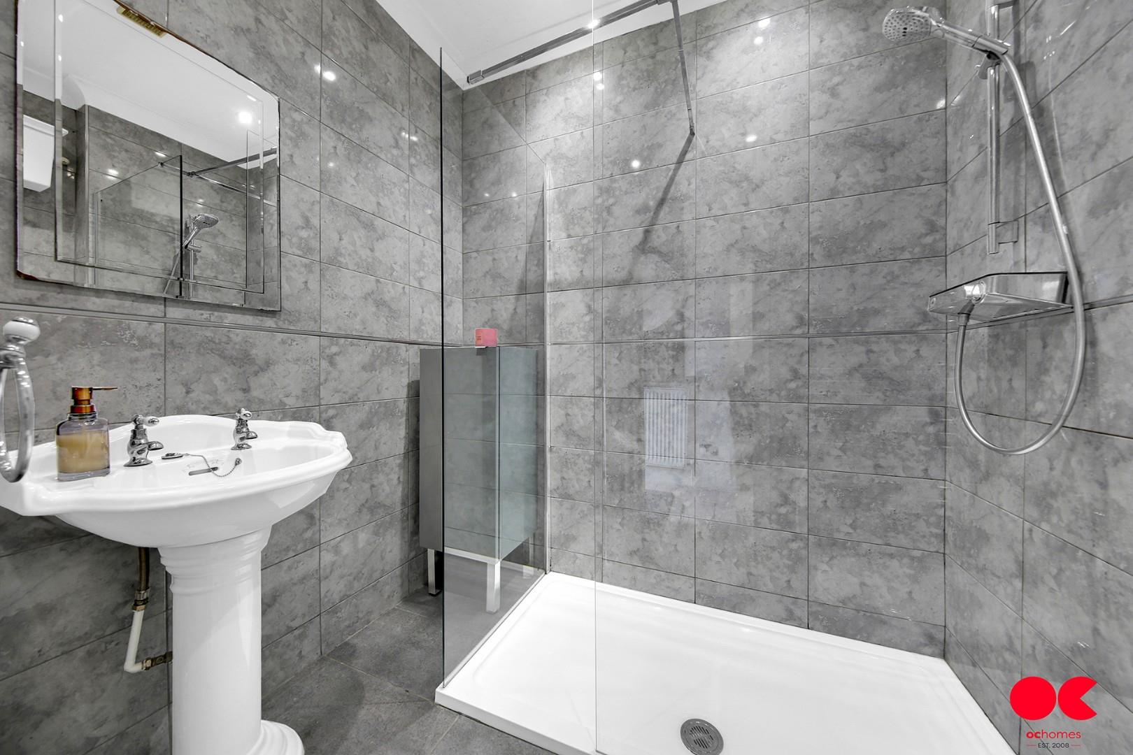 3 bed semi-detached bungalow for sale in Stafford Avenue, Hornchurch  - Property Image 4