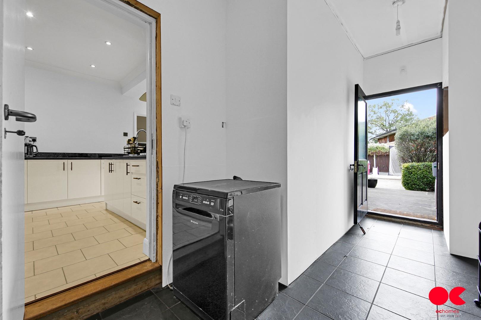 3 bed semi-detached bungalow for sale in Stafford Avenue, Hornchurch  - Property Image 24