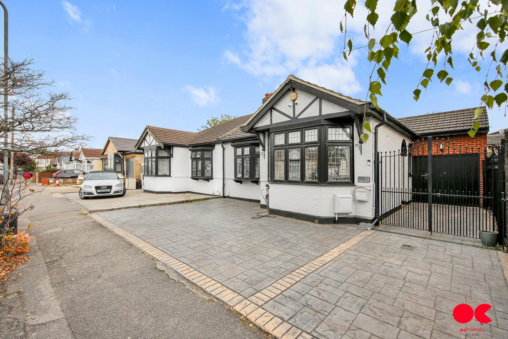 3 bed semi-detached bungalow for sale in Stafford Avenue, Hornchurch  - Property Image 1