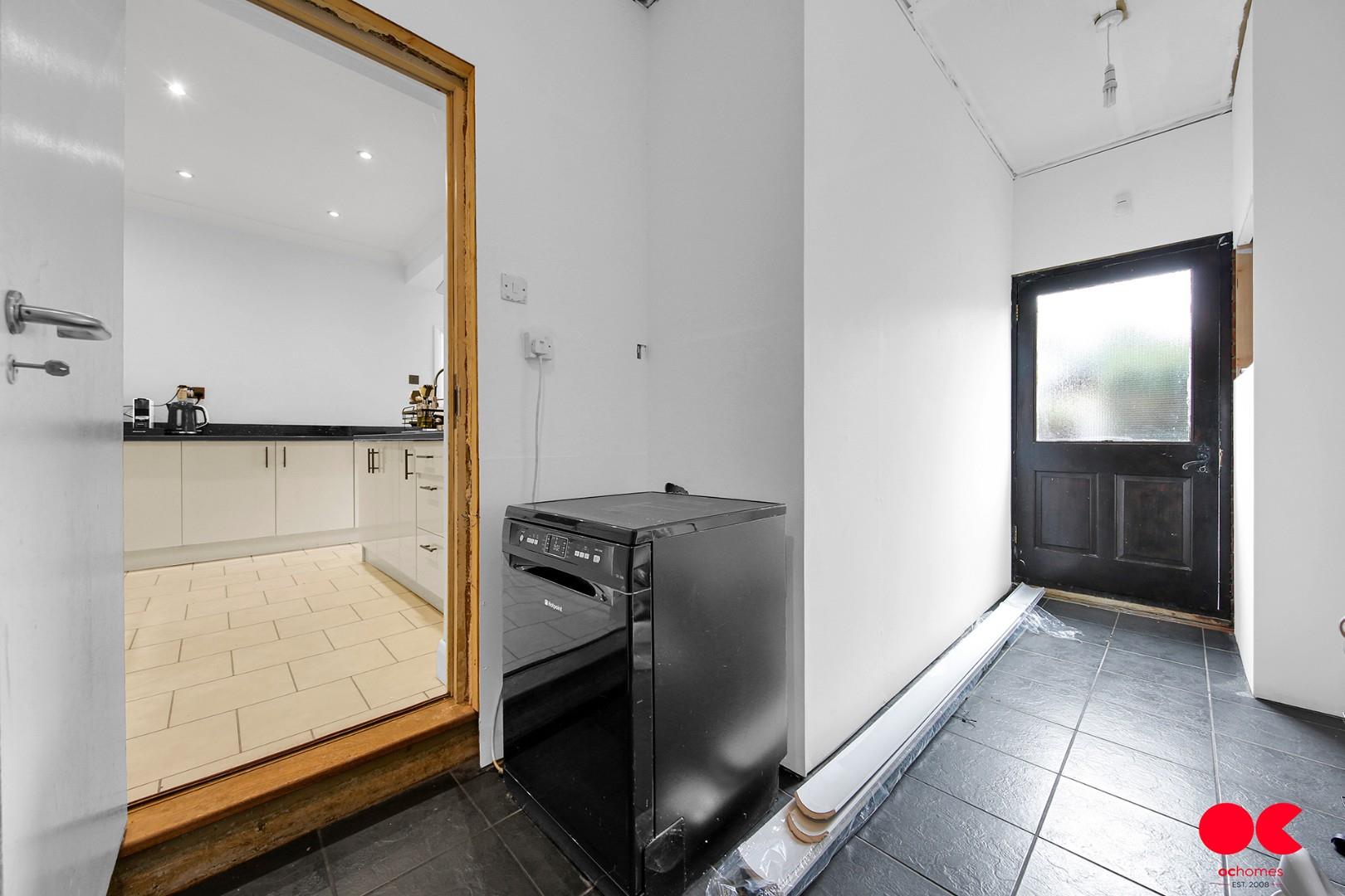 3 bed semi-detached bungalow for sale in Stafford Avenue, Hornchurch  - Property Image 23