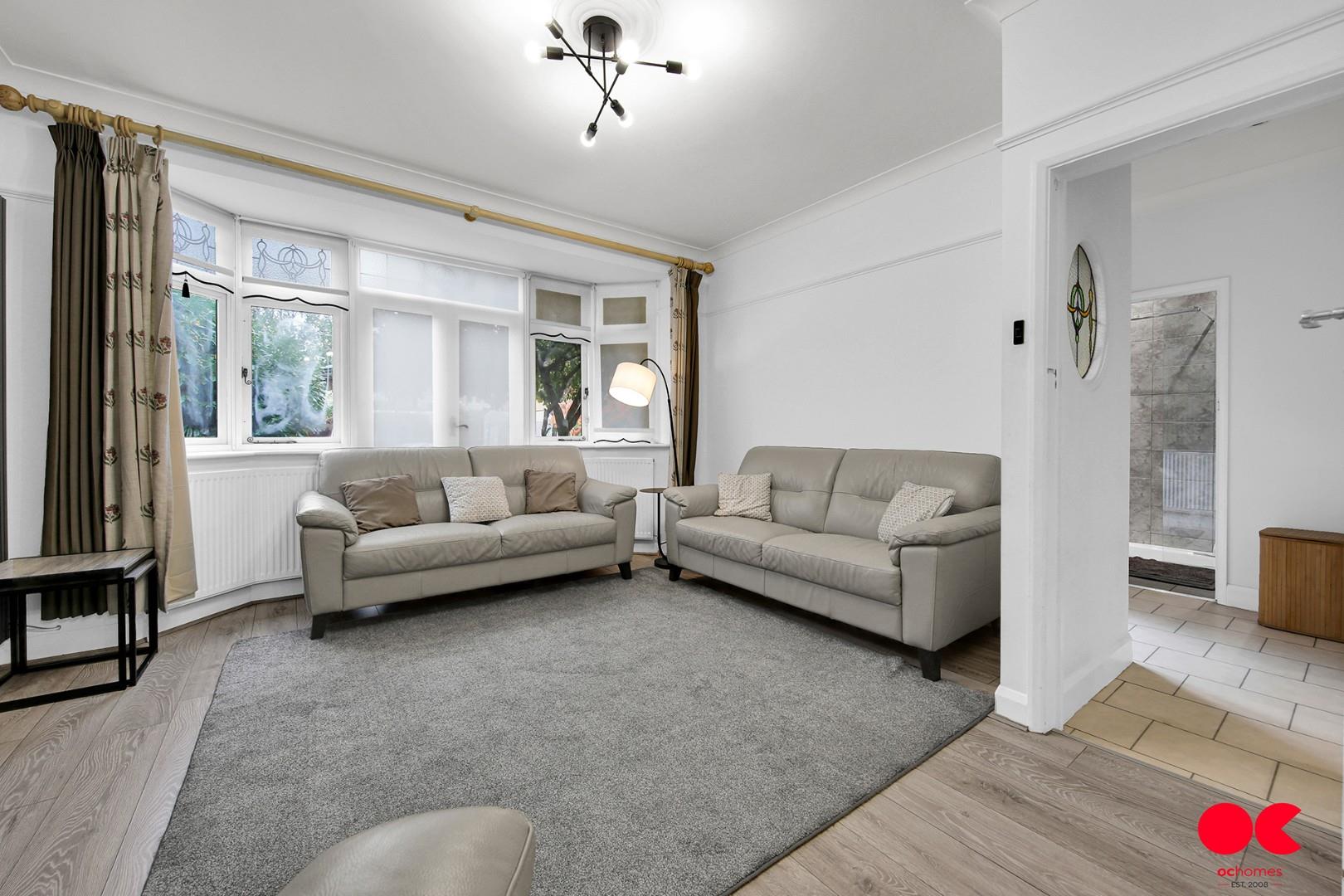 3 bed semi-detached bungalow for sale in Stafford Avenue, Hornchurch  - Property Image 9