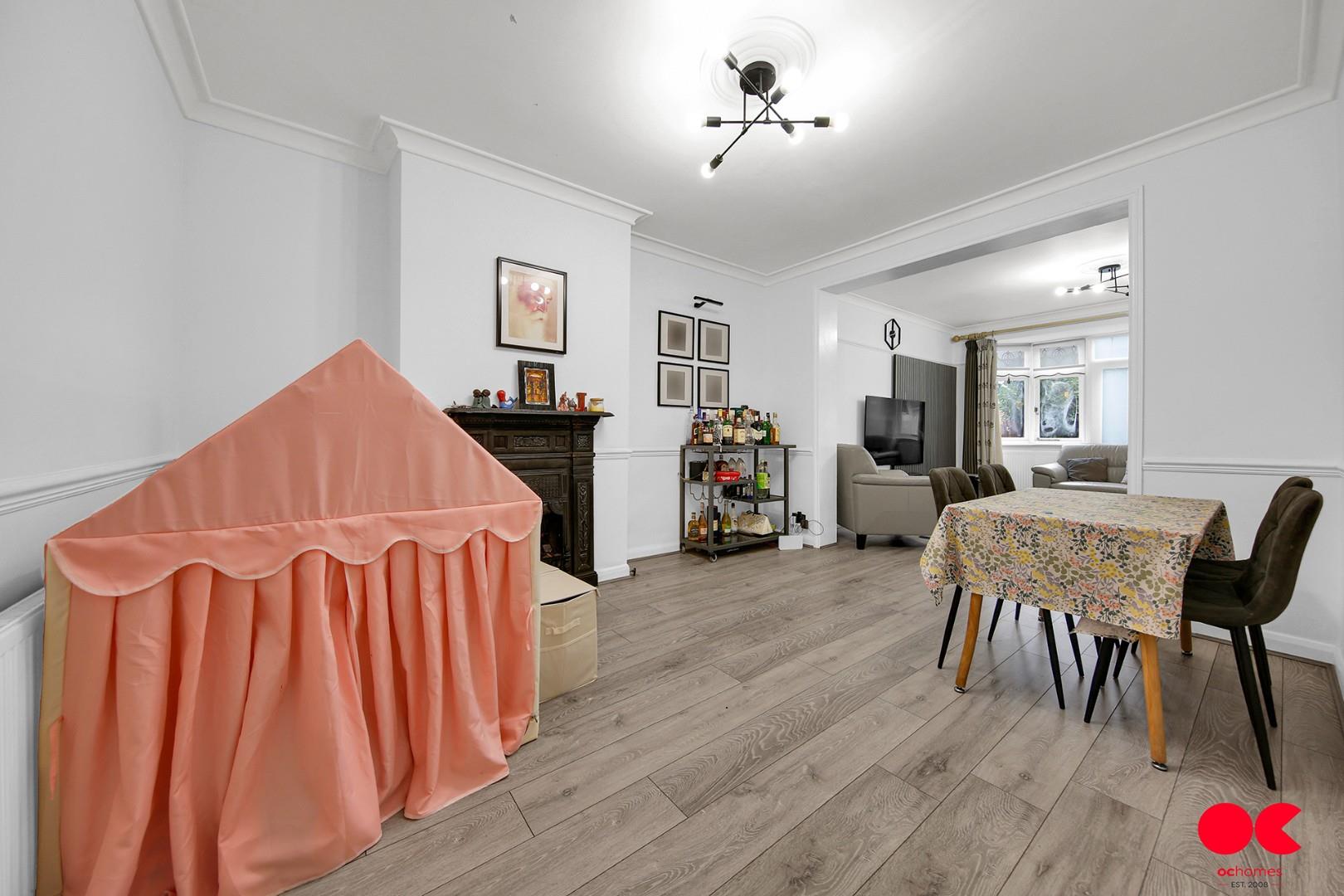 3 bed semi-detached bungalow for sale in Stafford Avenue, Hornchurch  - Property Image 13