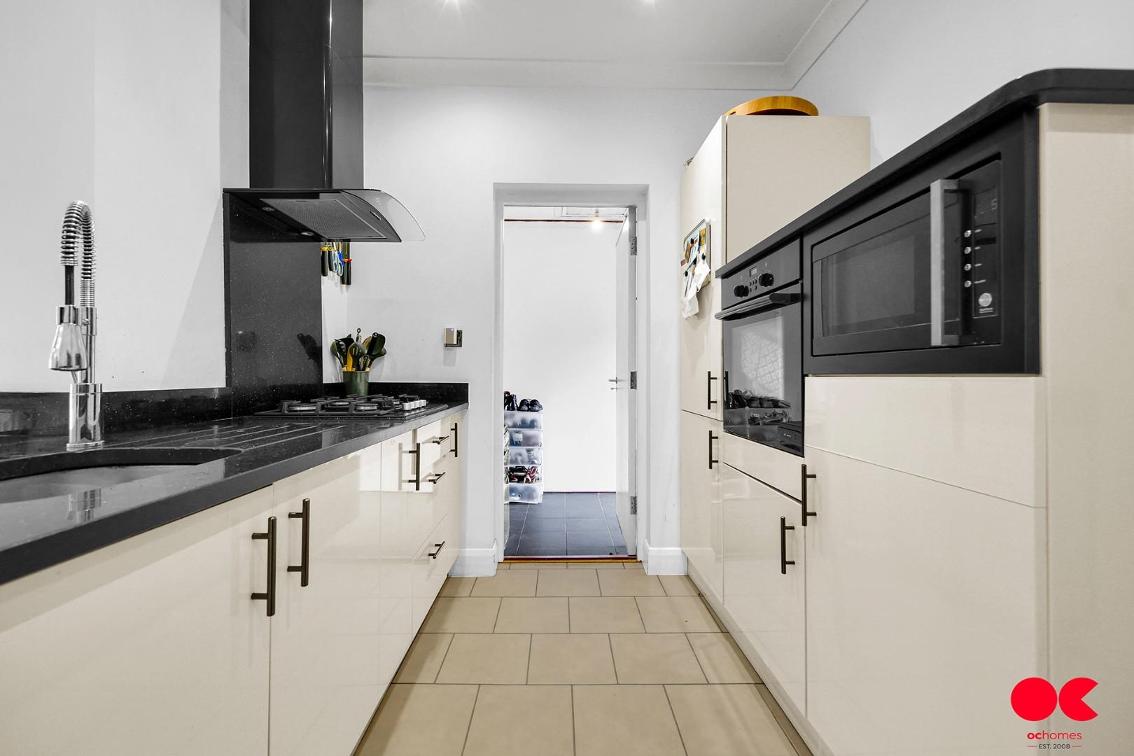 3 bed semi-detached bungalow for sale in Stafford Avenue, Hornchurch  - Property Image 3