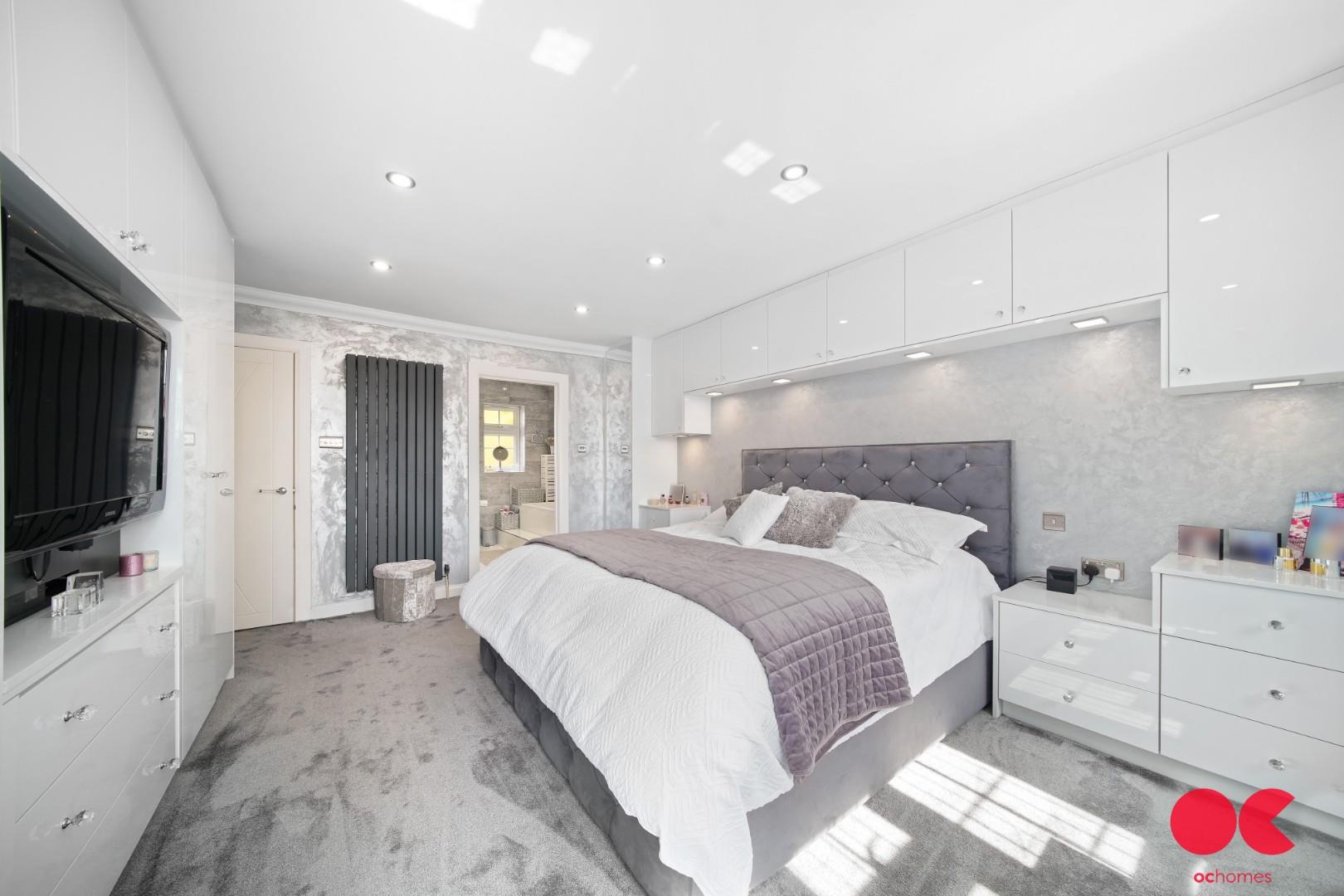 5 bed detached house for sale in Herbert Road, Emerson Park  - Property Image 8