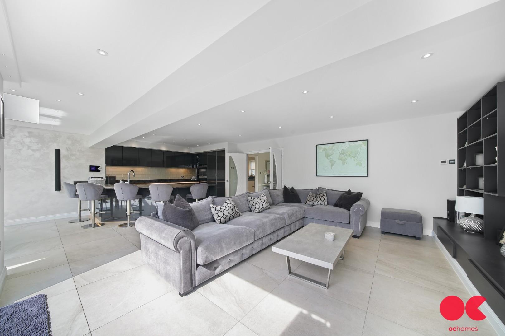5 bed detached house for sale in Herbert Road, Emerson Park  - Property Image 13