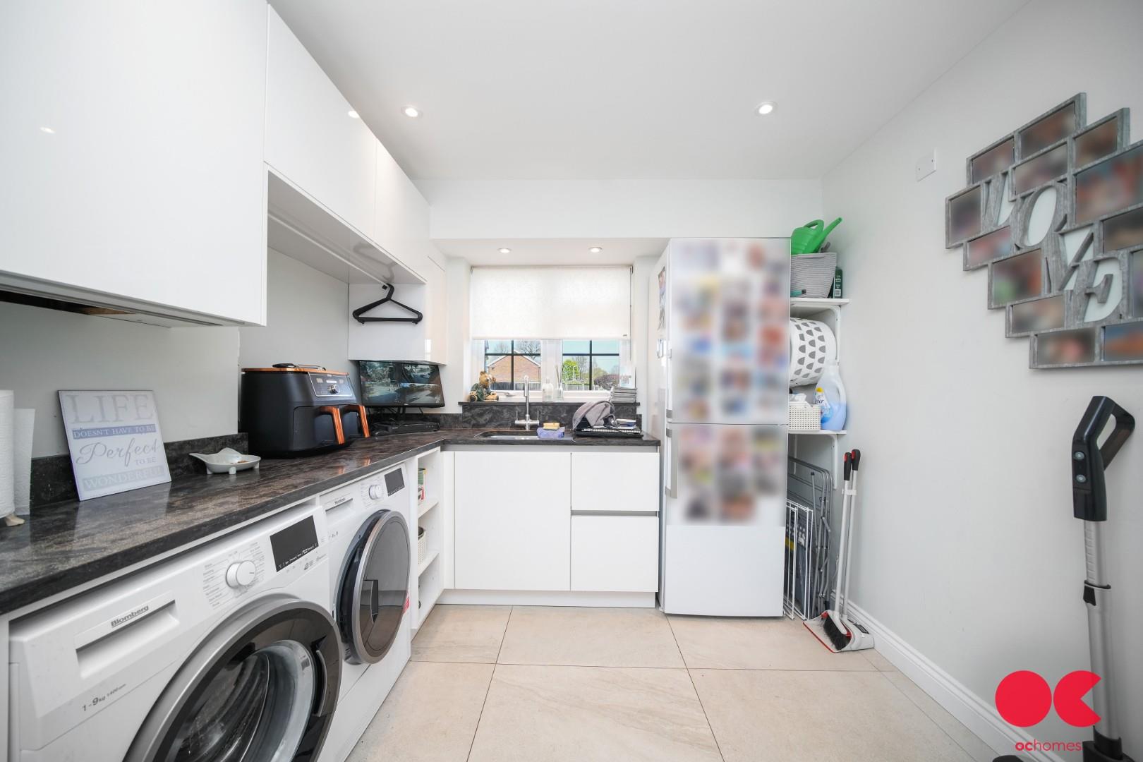 5 bed detached house for sale in Herbert Road, Emerson Park  - Property Image 15