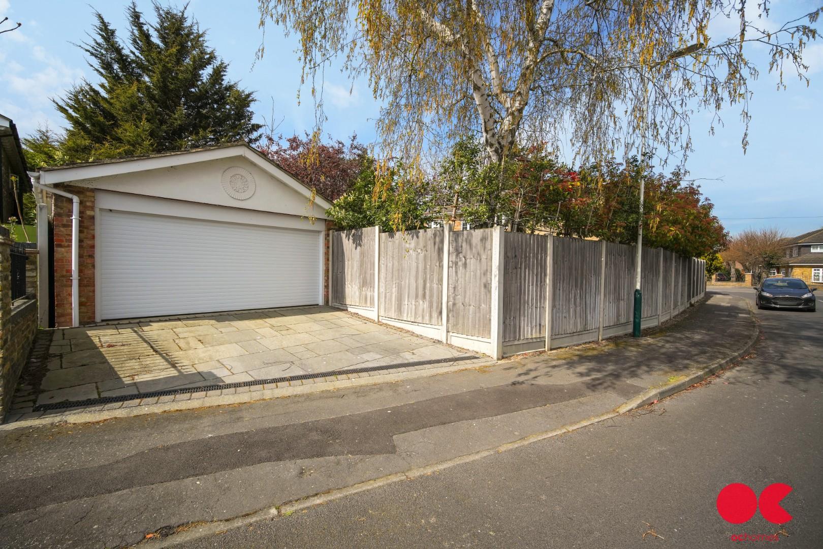5 bed detached house for sale in Herbert Road, Emerson Park  - Property Image 3