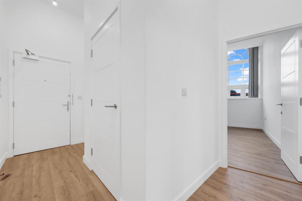 2 bed flat to rent in Spring Gardens, Romford  - Property Image 11