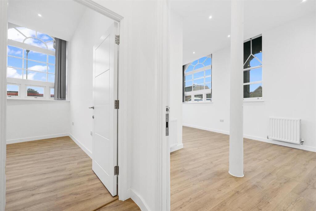 2 bed flat to rent in Spring Gardens, Romford  - Property Image 6