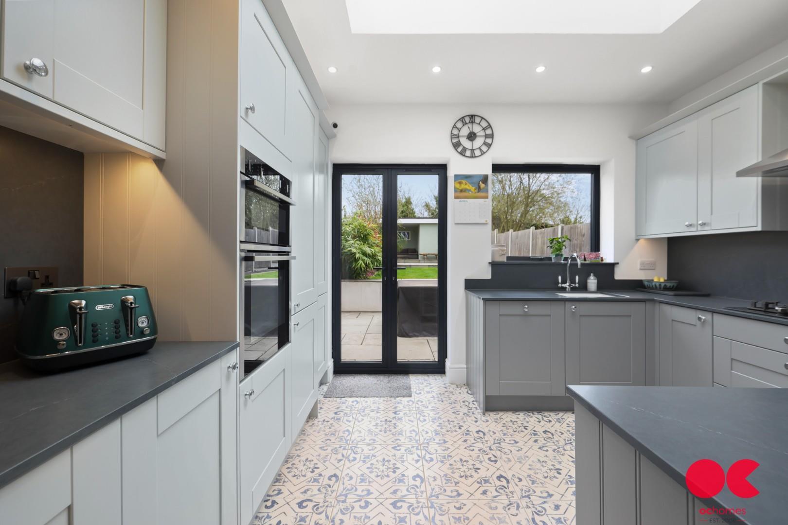 3 bed end of terrace house for sale in Carlton Road, Gidea Park  - Property Image 19