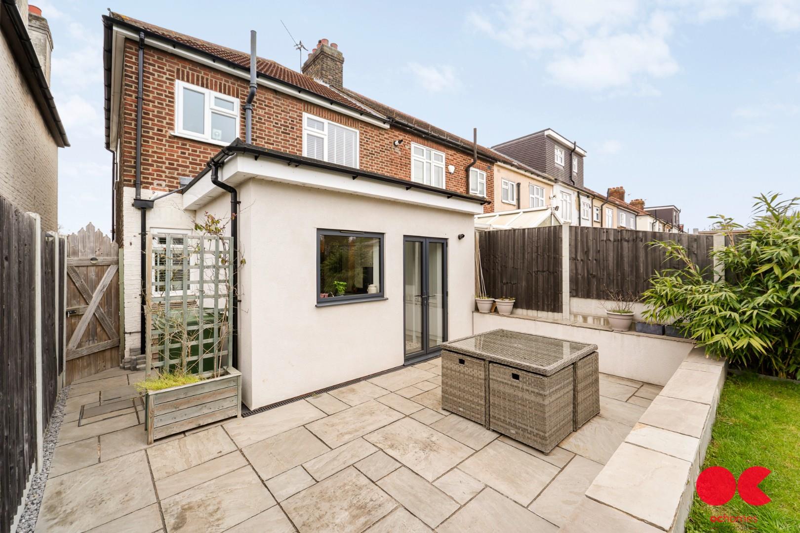 3 bed end of terrace house for sale in Carlton Road, Gidea Park  - Property Image 41