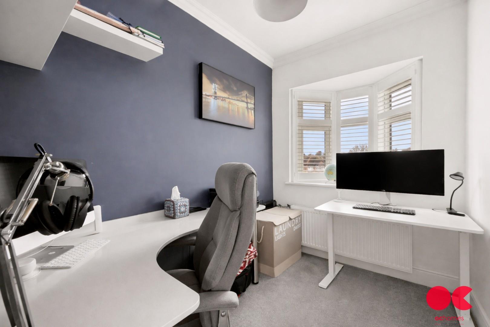 3 bed end of terrace house for sale in Carlton Road, Gidea Park  - Property Image 9