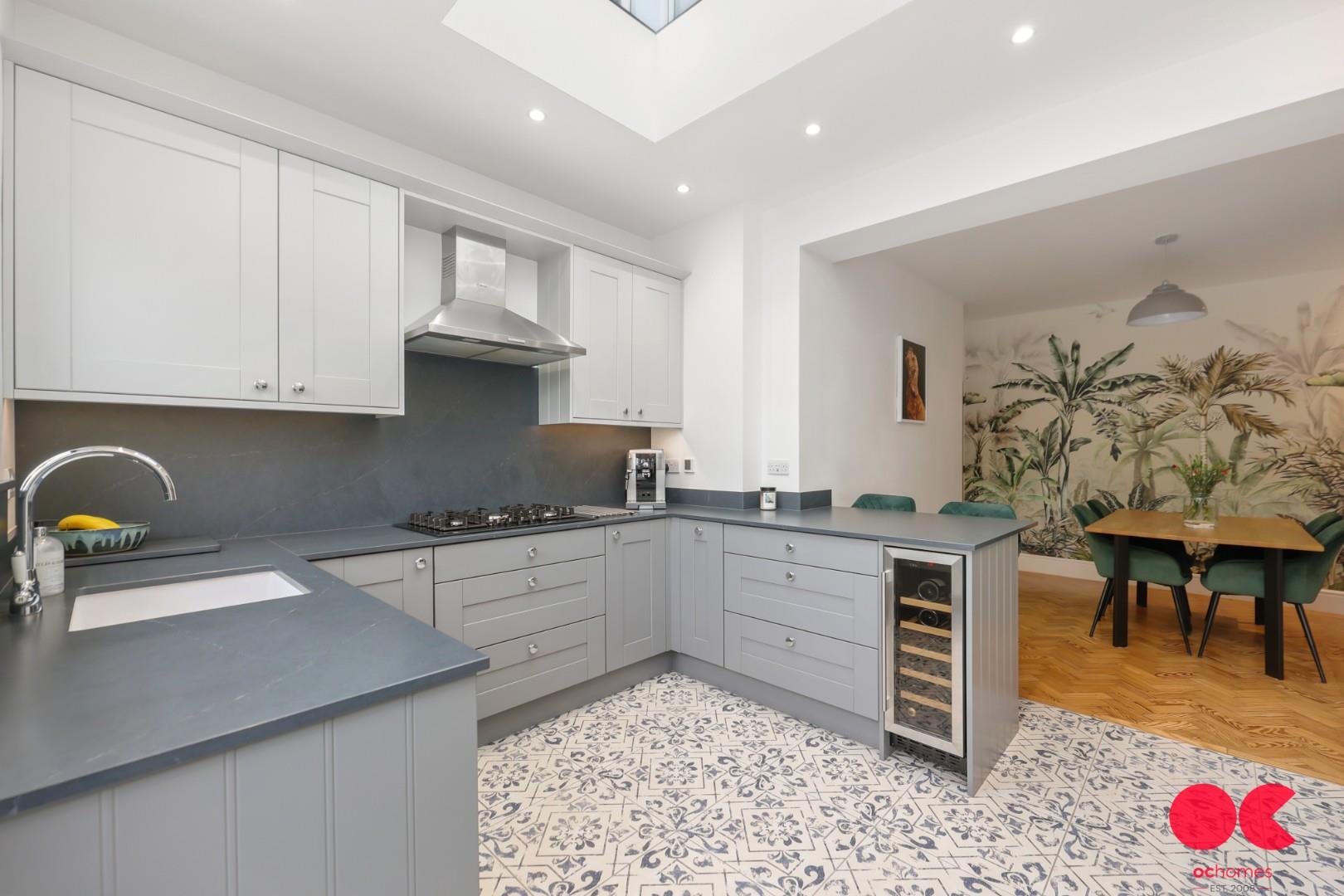 3 bed end of terrace house for sale in Carlton Road, Gidea Park  - Property Image 3