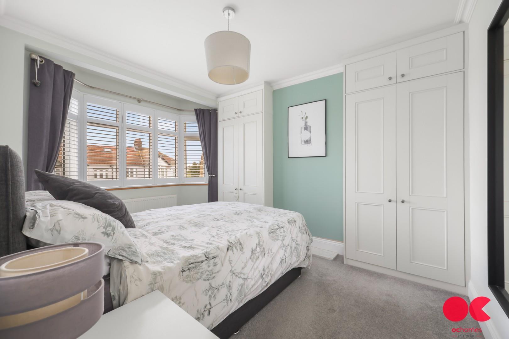 3 bed end of terrace house for sale in Carlton Road, Gidea Park  - Property Image 4