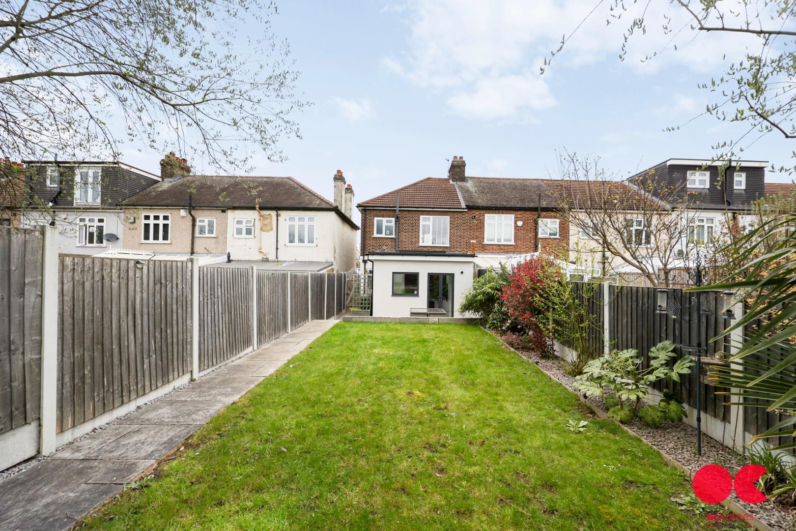 3 bed end of terrace house for sale in Carlton Road, Gidea Park  - Property Image 38