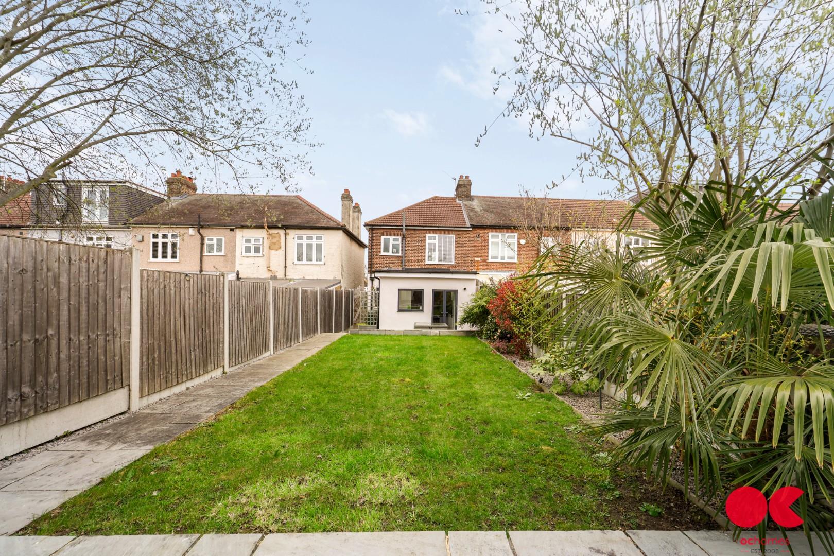 3 bed end of terrace house for sale in Carlton Road, Gidea Park  - Property Image 40