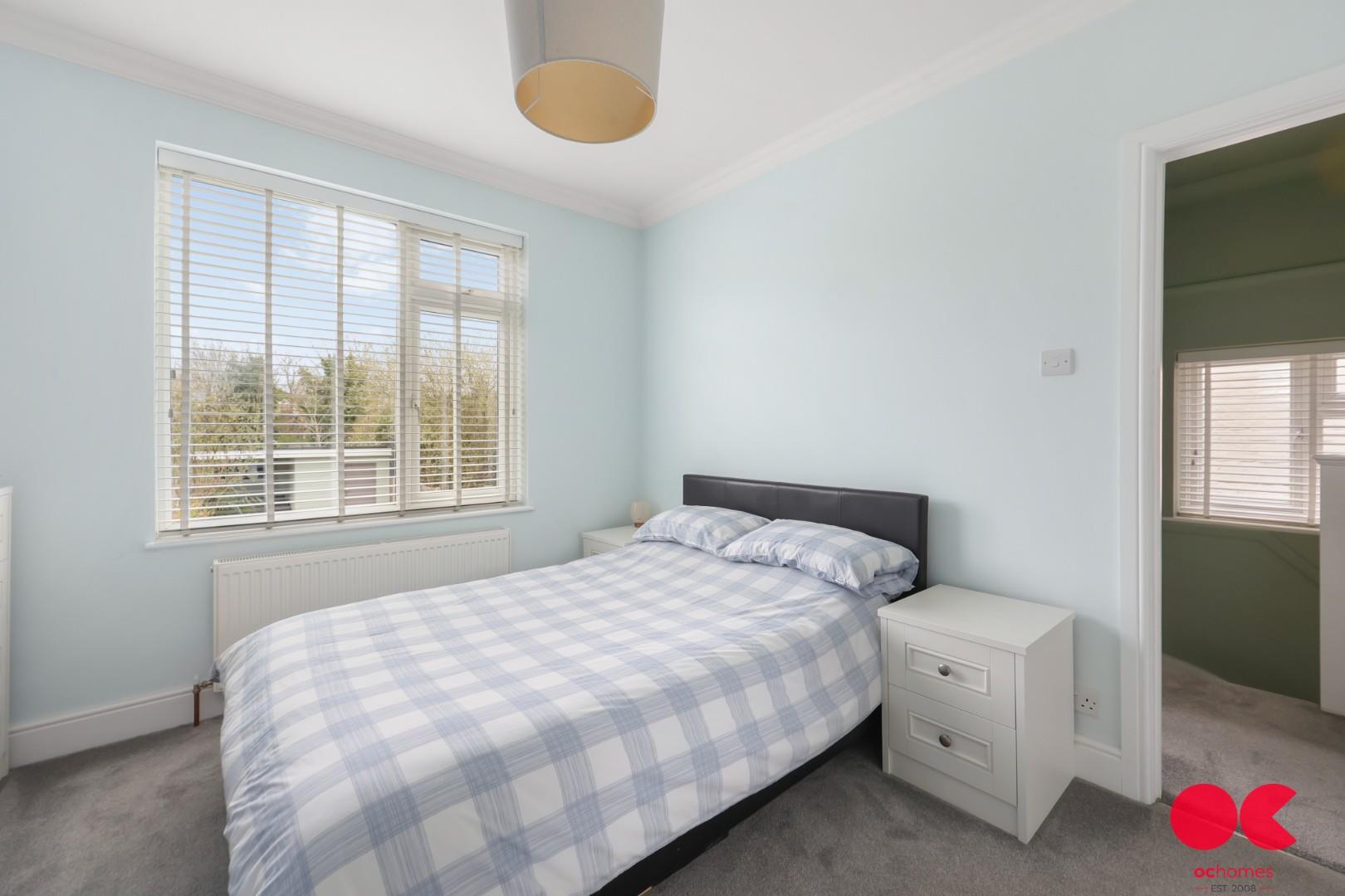 3 bed end of terrace house for sale in Carlton Road, Gidea Park  - Property Image 8