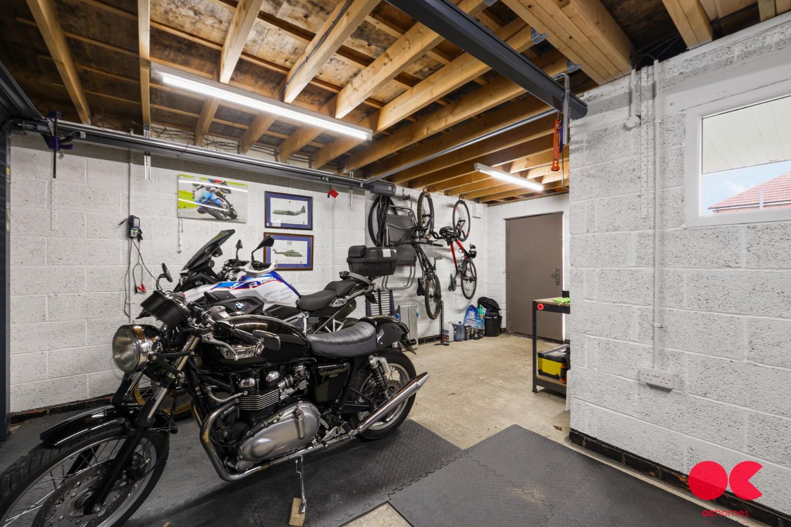 3 bed end of terrace house for sale in Carlton Road, Gidea Park  - Property Image 35