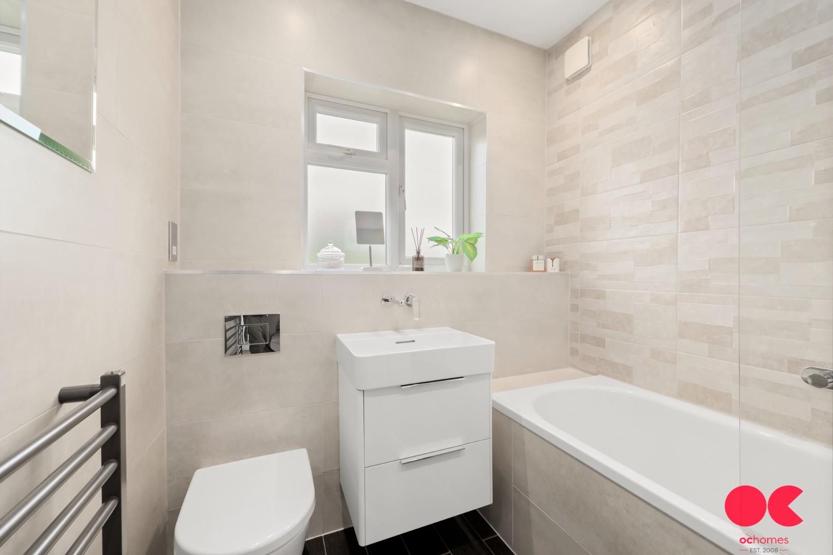 3 bed end of terrace house for sale in Carlton Road, Gidea Park  - Property Image 5