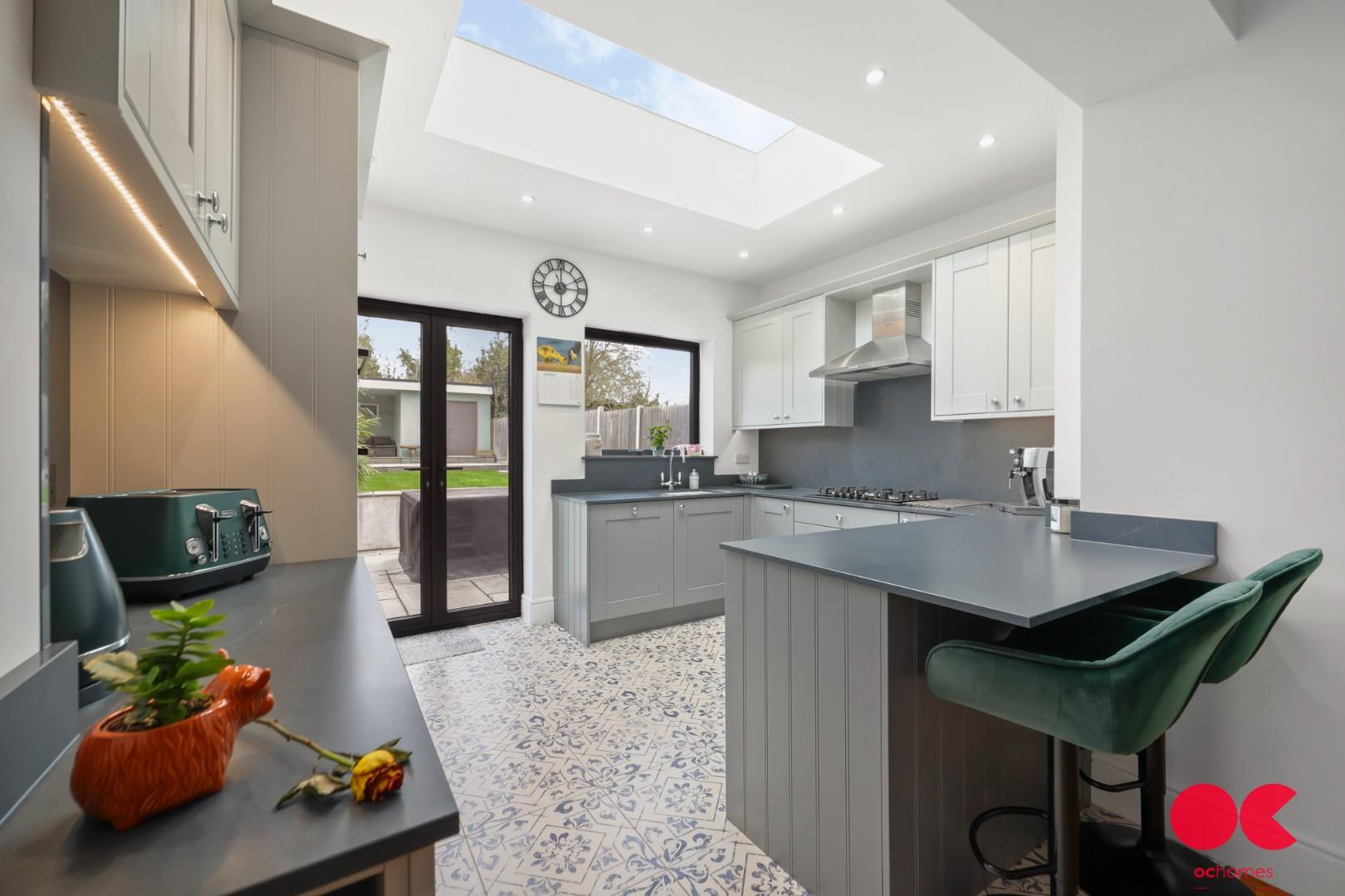 3 bed end of terrace house for sale in Carlton Road, Gidea Park  - Property Image 17