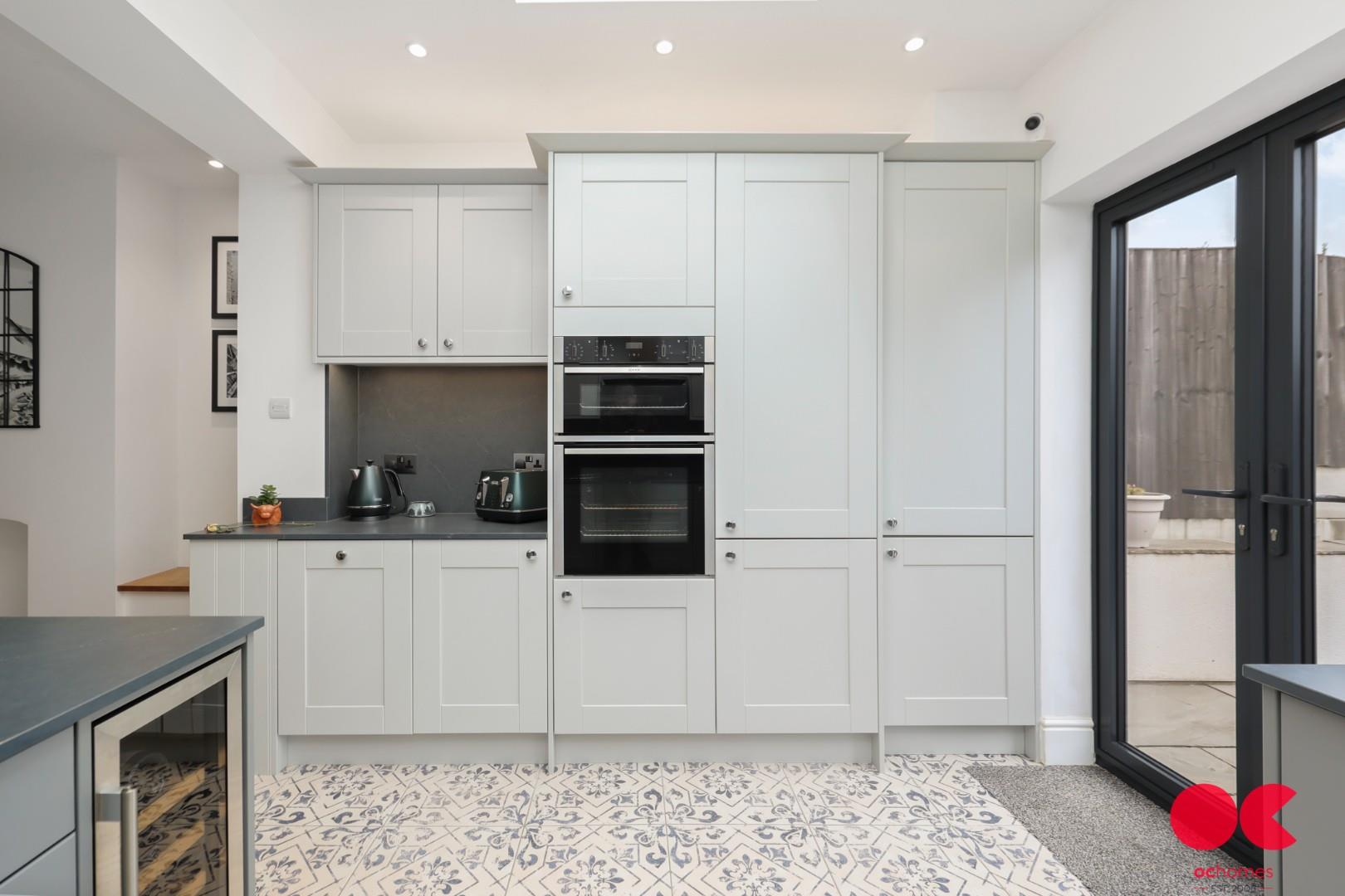 3 bed end of terrace house for sale in Carlton Road, Gidea Park  - Property Image 22