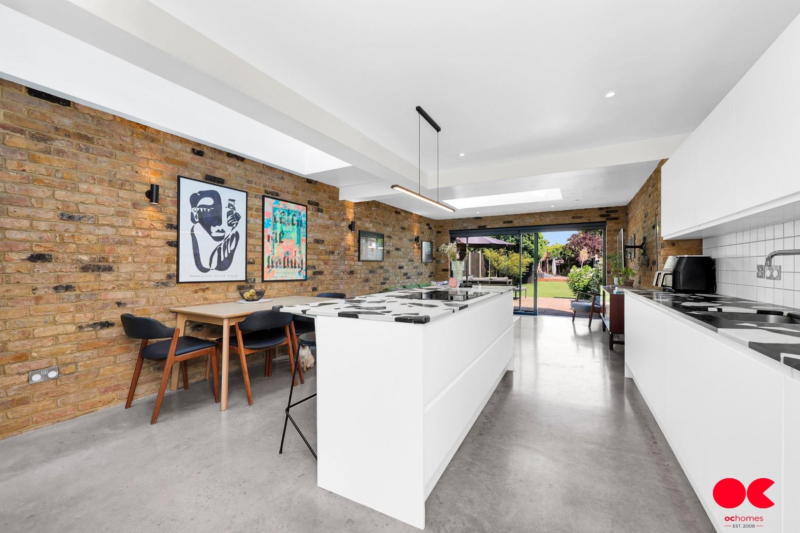 3 bed end of terrace house for sale in Brentwood Road, Gidea Park - Property Image 1