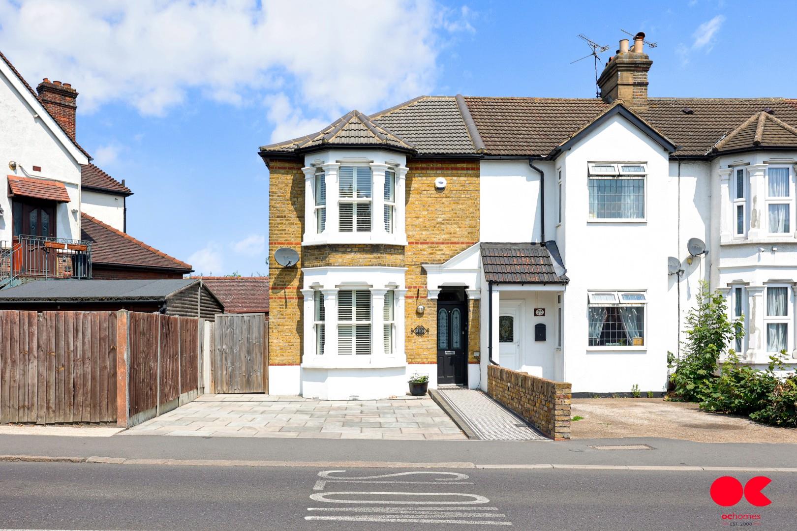 3 bed end of terrace house for sale in Brentwood Road, Gidea Park  - Property Image 2