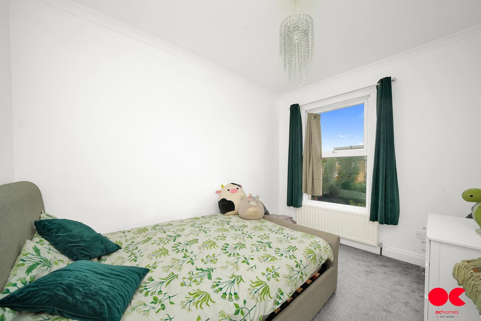3 bed terraced house for sale in Windsor Road, Ilford  - Property Image 9
