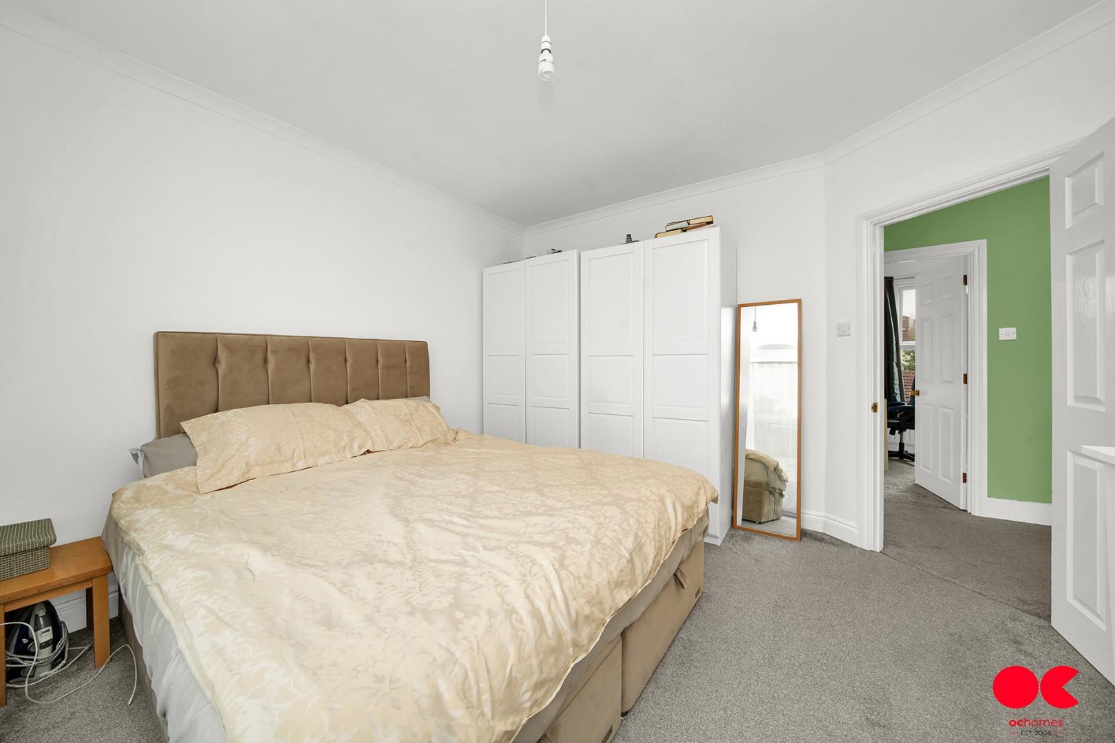 3 bed terraced house for sale in Windsor Road, Ilford  - Property Image 16